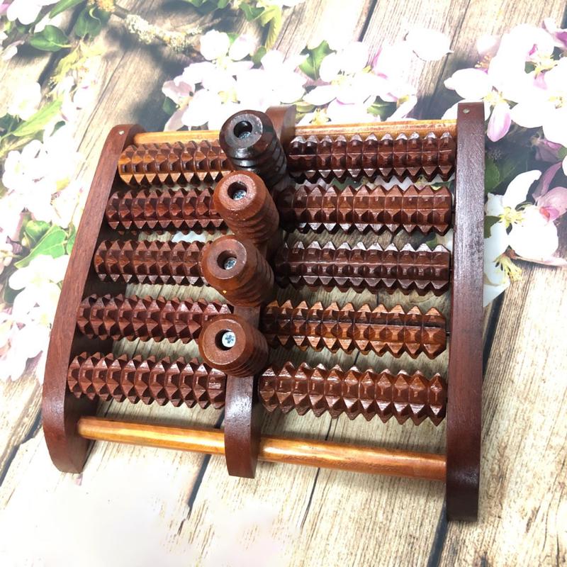 Bàn lăn chân gỗ. Massage chân gỗ Hương Cao Cấp giúp lưu thông máu hiệu quả.