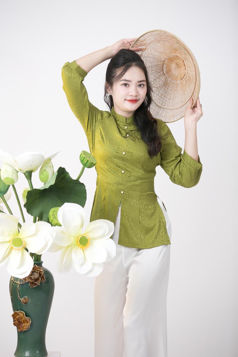 Product Introduction of Tịnh Tâm 15- Áo Bà Ba Cổ Tàu Vạt Đứng Lụa Gấm Mềm Mại 4 Size S,M,L,XL Không Bao Gồm Quần Top Nữ 13