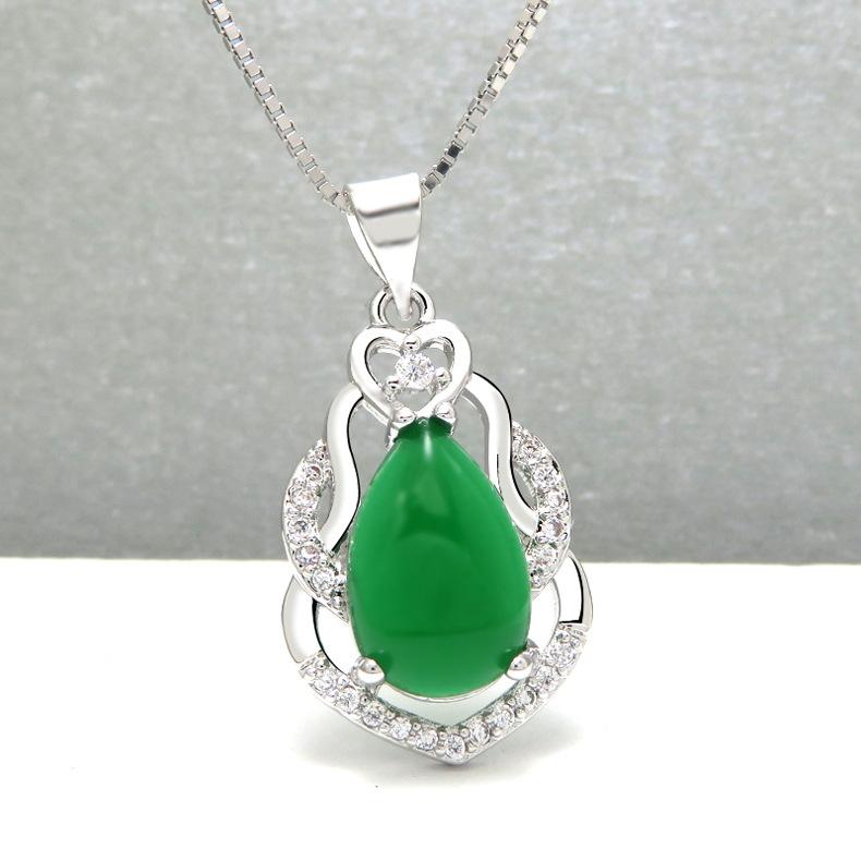 Product Introduction of Vintage Inlaid Chalcedony Necklace Women's Anti-Malay Jade Pendant South Korea Water Drop Clavicle Chain Love Emerald Ornament 22
