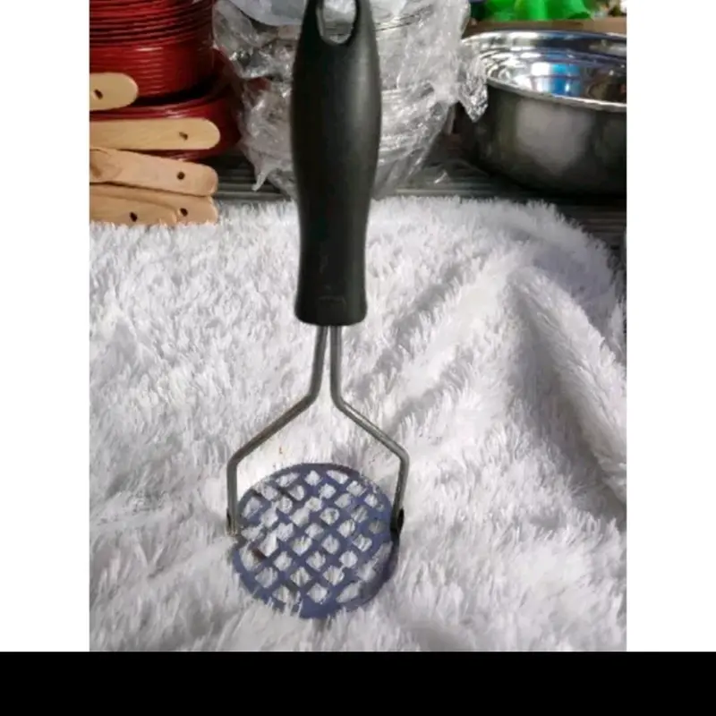 YI. Alat press penekan daging burger pelumat potato masher penghancur kentang Gagang karet stainless Plastik Steel 2