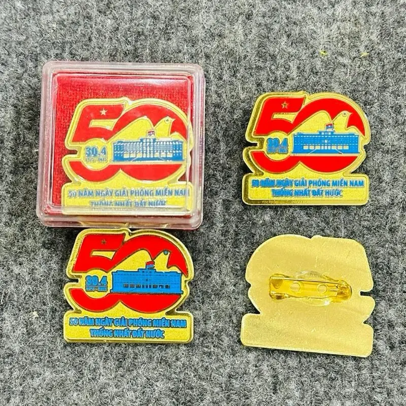 Huy hiệu Kỷ niệm 50 năm Giải Phóng Miền Nam, Thống Nhất Đất Nước 2025, Cờ Giải Phóng và Combo Huy Hiệu A50 2