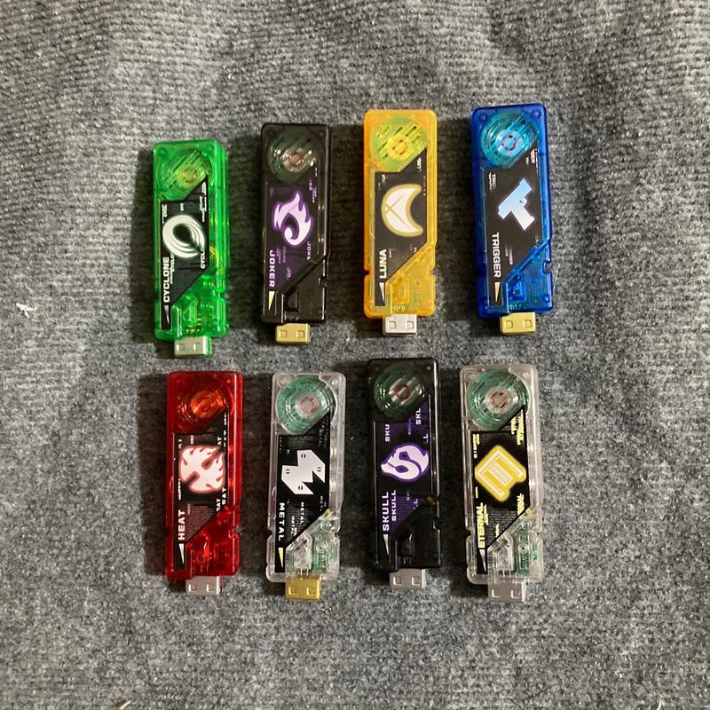 Mô hình Bootleg Dx Memory dùng trên thắt lưng Kamen Rider W