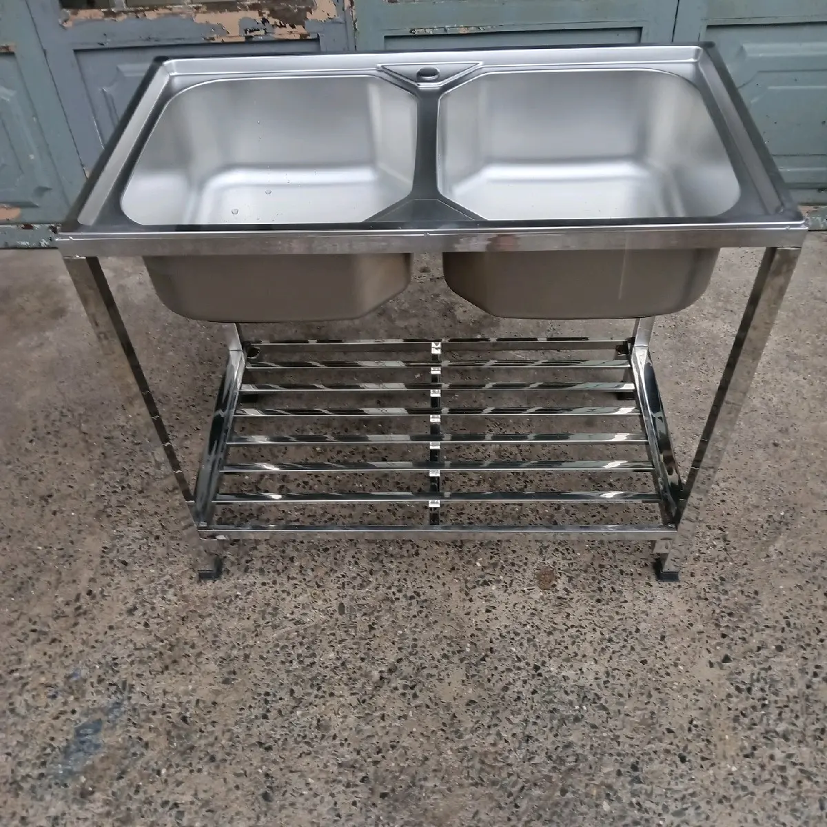 chậu rửa đôi 50x90 cao cấp 100% inox siêu dày,trọn bộ có kèm theo vòi inox 304 và dây cấp nước