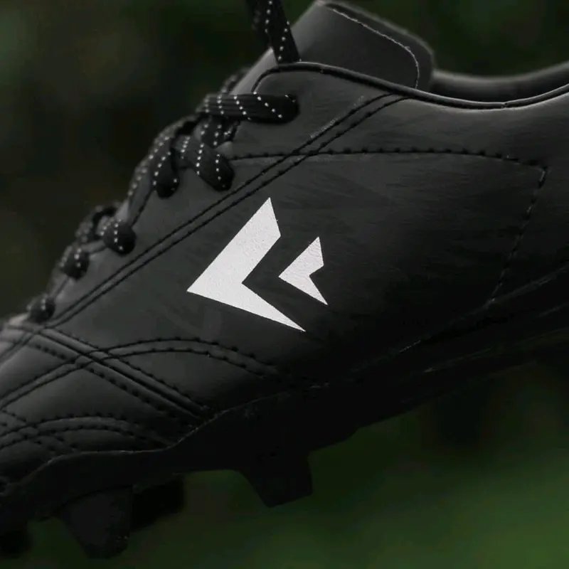 SEPATU SEPAKBOLA SEVSPO GARUDA APEX PREDATOR BLACK SILVER Boots 2