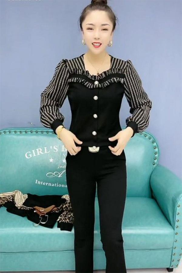 Product Introduction of Áo Thun Thời Trang, Dễ Phối Đồ, Cổ Vuông, Thiết Kế Chữ Cái, Tay Áo Dài, Thích Hợp Cho Mùa Xuân Và Mùa Thu, Áo Mặc Bên Trong, Hàng Mới Về Năm 2024 Nữ Top Cổ Tròn Sơ Mi 7