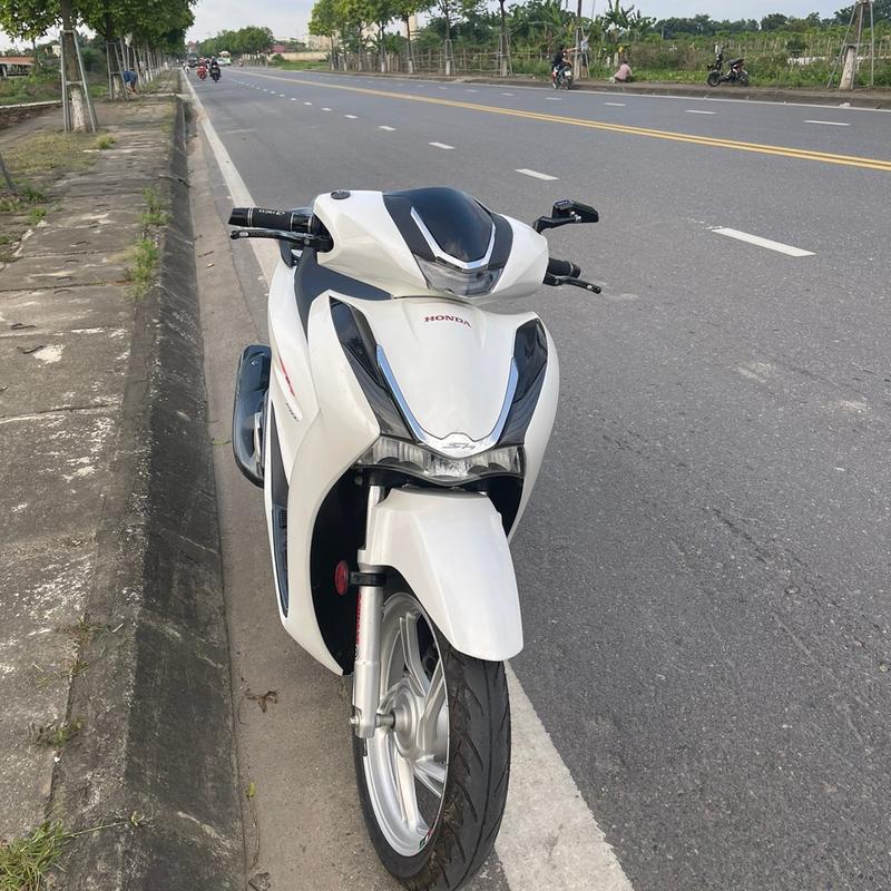Gương 744 mặt kính trong 4