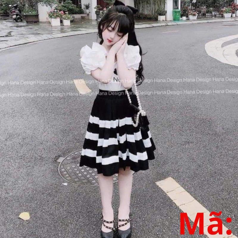 Mã S1: (20kg - 50kg) Set áo thun cotton phối bèo và chân váy cotton lạnh phối sọc trắng đen cho bé gái