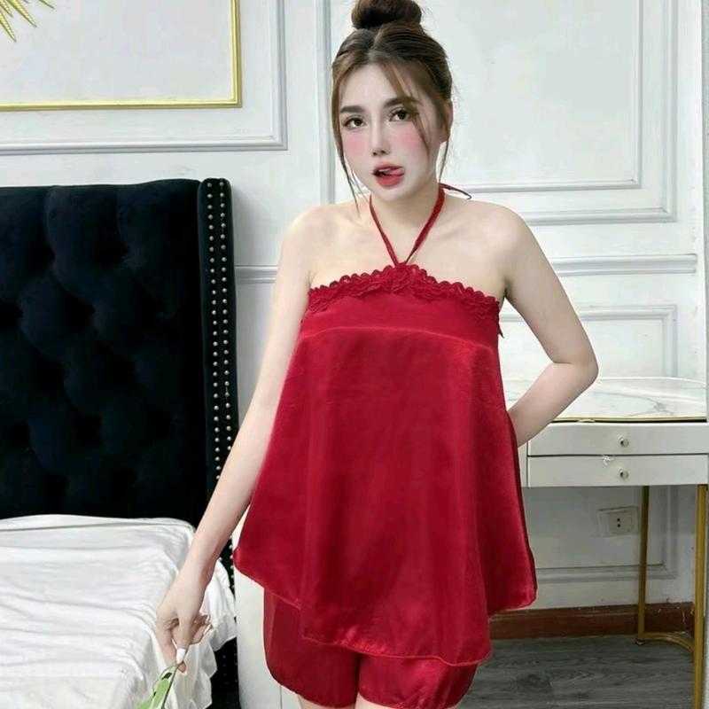   40-55kg  Bộ đồ ngủ quần đùi áo yếm trơn có ren vải phi bóng 