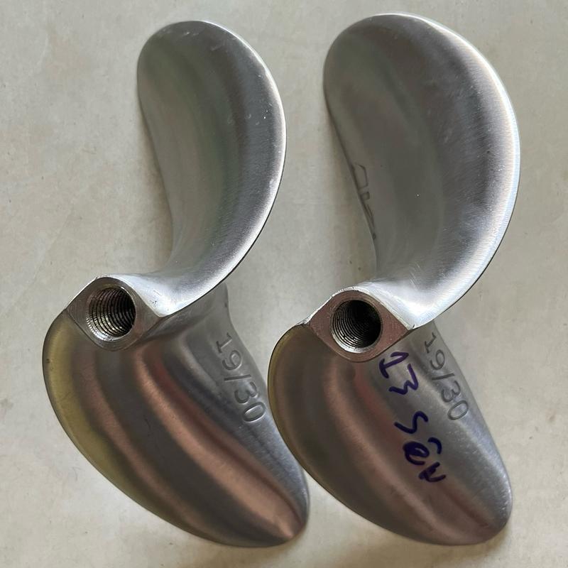 Chân vịt inox AB 13hp nhông sên 19/30 chân vịt 2 cánh máy xăng - TikTok ...