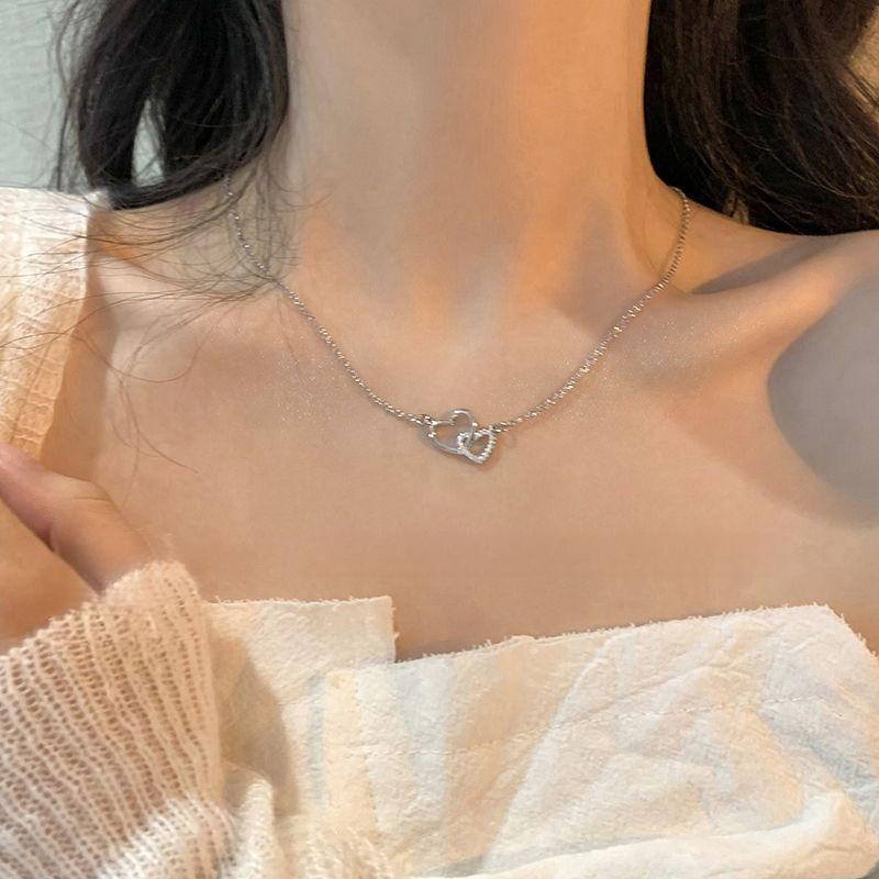 Vòng Cổ Dây Chuyền Xương Đòn Hình Trái Tim Lồng Vào Nhau, Hàng Mới Về, Dành Cho Nữ, Giá Cả Phải Chăng, Phong Cách Sang Trọng, Mặt Dây Chuyền Ngọt Ngào Và Ngầu Thích Hợp Làm Quà Tặng Cho Bạn Gái Và Bạn Thân 4