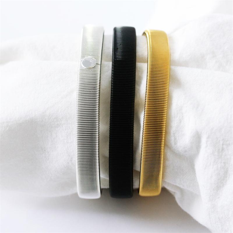 Product Introduction of Non-slip Metal Armband Bracelets Multifuctional Stretch Shirt Sleeve Holders for Women Men Elastic Armband Accessories 19