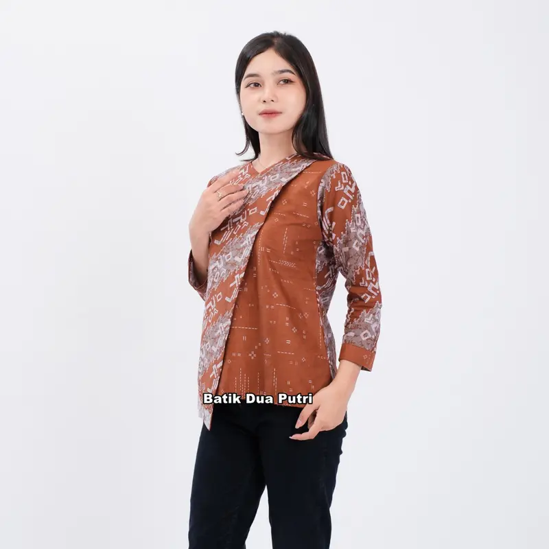 Batik Wanita Blouse Atasan Modern Sompal Lilin Batik Dua Putri Katun 4