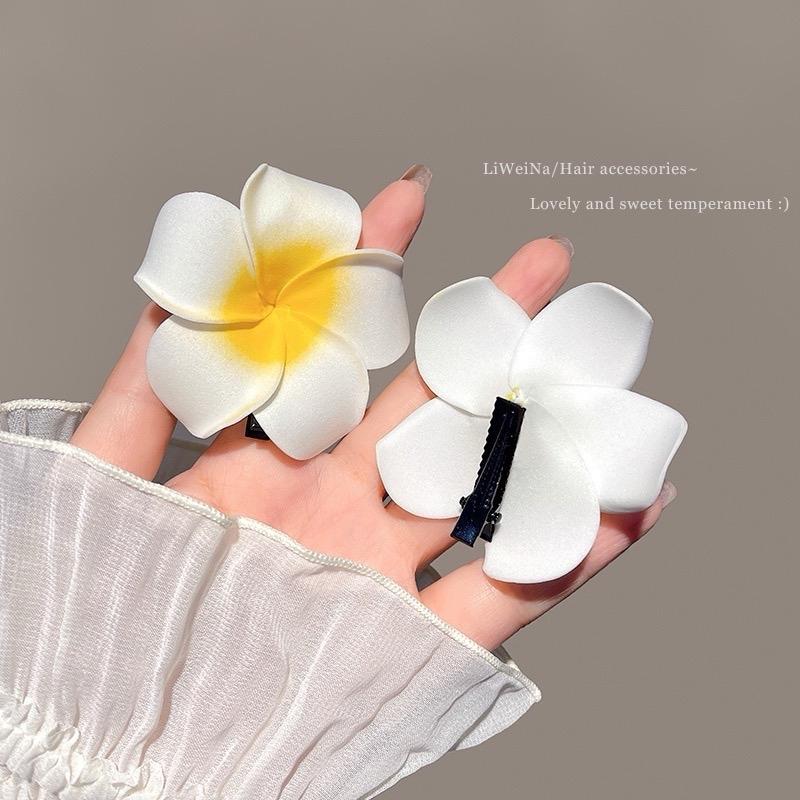 Kẹp hoa sứ đi biển Cài Tóc Nữ 4