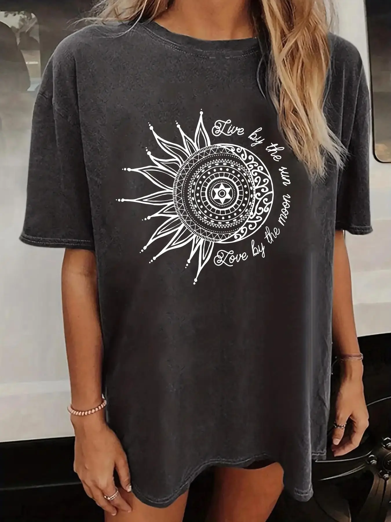 Women's Trendy Graphic Round Neck Tee, Summer Clothes Women, Casual Loose Comfort Short Sleeve Crewneck T-shirt, Lady Teen Girls Clothes Summer Tops, Womenswear,  Hide Your Tummy Outfits