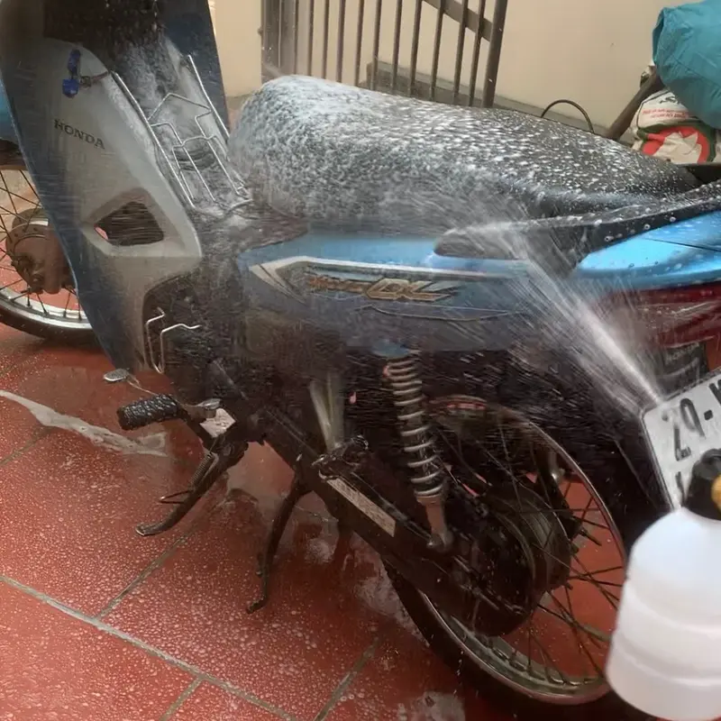 Máy rửa xe cầm tay dùng pin - Máy xịt rửa sân vườn, xịt rửa có tạo bọt tuyết -  TẶNG KÈM 1 KHĂN LAU 3