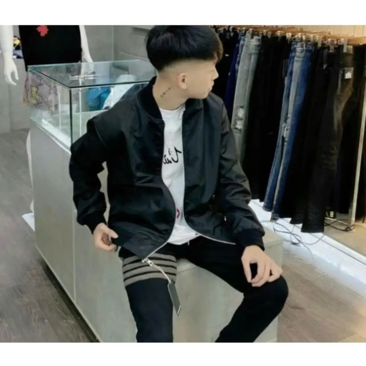 Áo khoác gió Nam Nữ DSQ Đen trơn bo Gân- Áo Bomer Gió 2 lớp Màu đen, phong cách BASIC nhẹ nhàng đơn giản