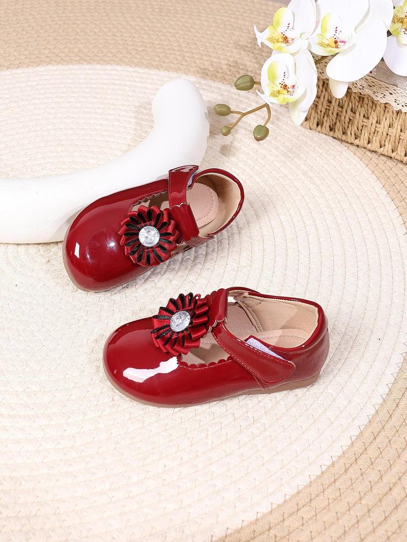 Product Introduction of Girl's Cute Flower Decorated Flat Shoes, Fashionable Patent Leather Shoes for Party, Daily Clothing Decor for Kids 6