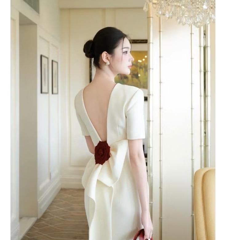 Đầm thiết kế body sẻ lưng đính hoa sang chảnh đi tiệc. Body bút chì sẻ lưng đính hoa đỏ sang chảnh 6