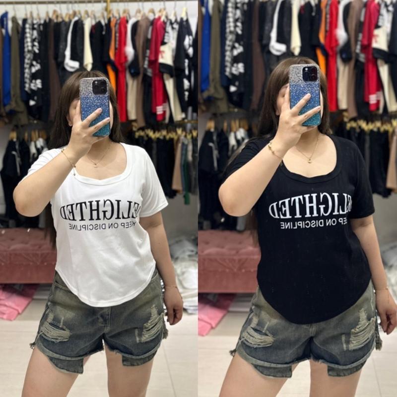 Áo thun cộc tay cổ U vạt bầu in chữ phong cách bigsize nữ