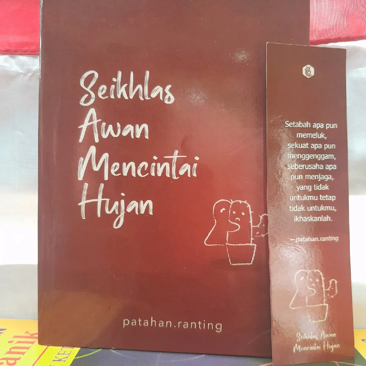 BUKU MOTIVASI / PENGEMBANGAN DIRI / SEIKHLAS AWAN MENCINTAI HUJAN Soft Cover