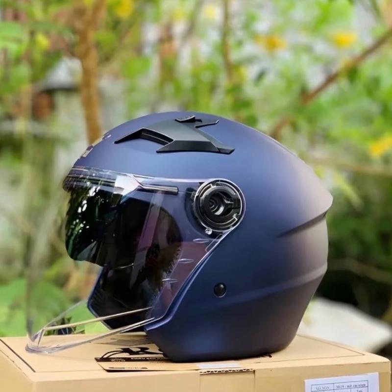 Mũ bảo hiểm xe máy Royal m268 màu xanh than, màu trắng ,màu đen hai kính tháo được lớp đệm lót bên trong ,dùng cho cả nam và nữ