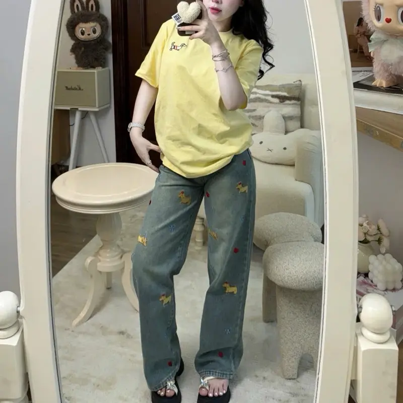 Sét Áo Thun Vàng & Quần Jeans Xanh Ống Rộng Dáng Suông Cún Vàng Thêu Tag - Nữ