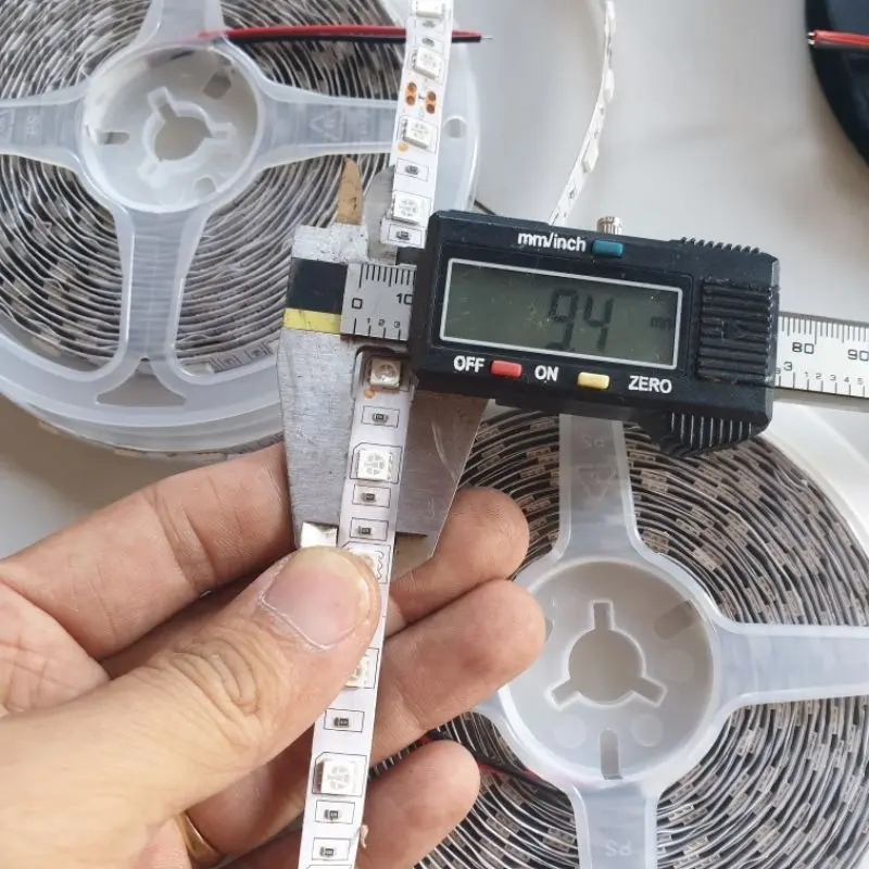 [dài 5 mét] dây led 5050 ip20 điện 12V DC sẵn keo dán màu xanh dương đỏ xanh lá 3