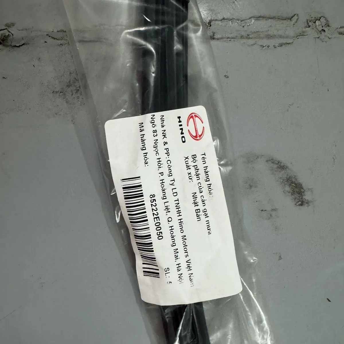 1 Lưỡi gạt mưa HINO500, tải trọng 6,5-15 tấn có model FC, FG, FL, FM, phù hợp với xe HINO có tiêu chuẩn khí thải euro2 và euro4. Nhập khẩu và phân phối bởi HINO, Bảo hành chính hãng toàn quốc.