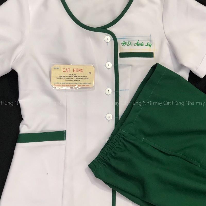 Scrubs nữ nút lệch viền xanh lá đậm (hàng thiết kế) 1