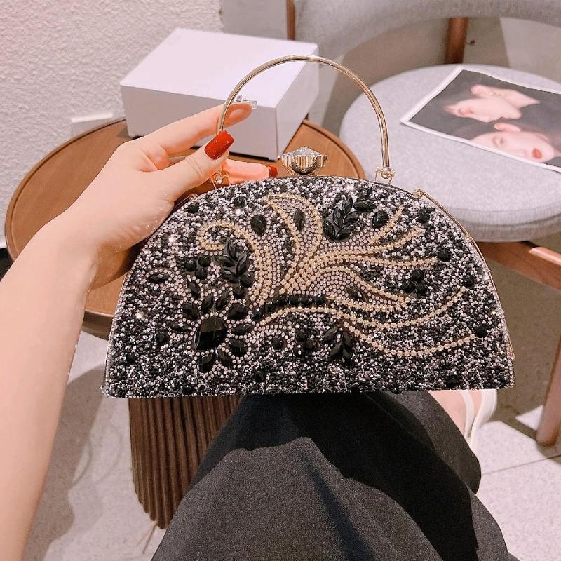 Túi Xách Nữ Đeo Chéo Women Bag Clutch Cầm Tay Cốp Đi Tiệc Quai Kiềng Họa Tiết Đính Đá Đuôi Con Công Màu Đen Màu Trắng Kèm Dây Xích Size 26 Phù Hợp Làm Sui HÀNG QC Nhung Kem Hoa Đinh tui tang me trungnien tuicopnu tui cam
