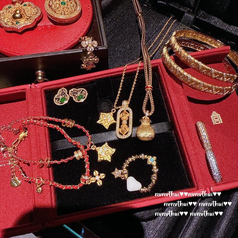Product Introduction of Ancient gold chiseled carved window compass necklace, new Chinese style plated 18K goldFilial diamond pestle zircon ring 19