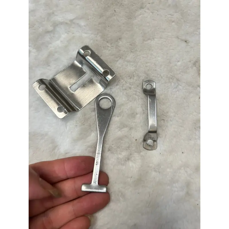 Móc T Gài Cửa Thùng Loại Zin Theo Xe - Inox 304 - Khóa Hình Chữ T và Giá Đỡ Cố Định Cửa 8