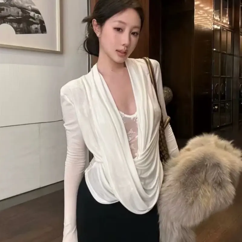 Áo cổ đổ sâu phối ren quyến rũ phong cách cổ điển Pháp