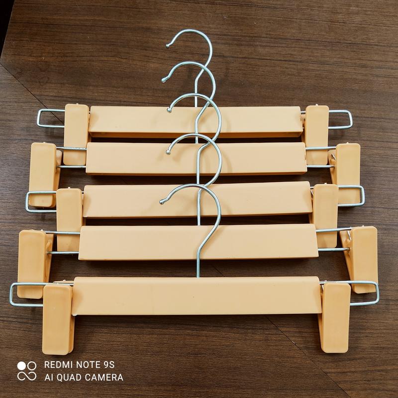  combo 50 kẹp quần nhựa vàng giả gỗ size 32cm nam nữ,móc treo quần áo cho shop thời trang 