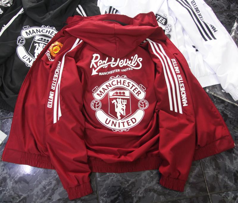 ÁO KHOÁC MU ĐỎ SỌC TRẮNG 2025 FULL LOGO SAU LƯNG MẪU MỚI CHẤT LƯỢNG CAO