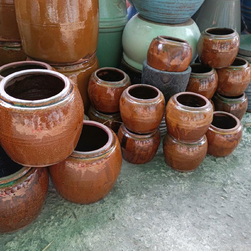 bình rự cần. gốm sứ xưa. có thể khoan lỗ trồng cây. cắm hoa trang trí nhà. kích thước. cao 24 x Phủ bì miệng 13x lòng trong miệng 10 cm. size trung 4 lít 5