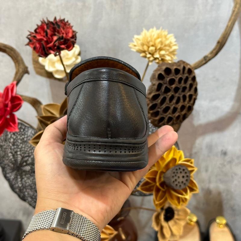 - Mocca 12: Dòng lười da bò Nappa cao cấp, mềm mịn có form dáng hiện đại trẻ trung, hoàn thiện hoàn toàn thủ công để đảm bảo độ bền và độ thẩm mỹ cao nhất. Một trong những dòng lười dễ đi mà một quý ông nên có. HỖ TRỢ KHÁCH ĐỔI SIZE KHI KHÔNG VỪA! 4