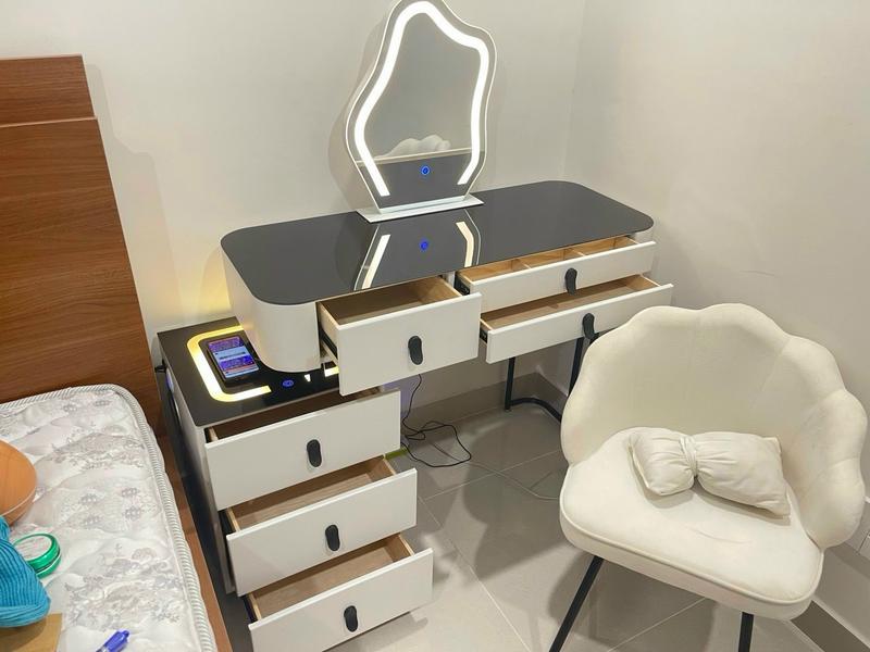 [B04] Bàn trang điểm nhập khẩu tích hợp loa sạc thông minh, hiện đại 4