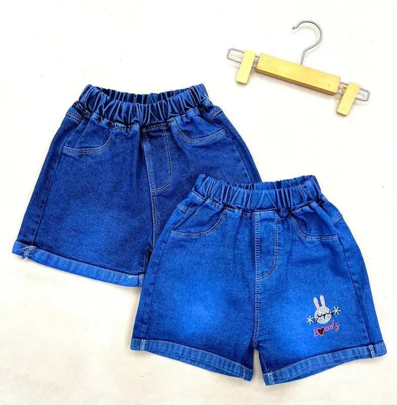 Quần sooc jean bé ngẫu nhiên size từ S: 15-20lg, sz M: 20-25kg, sz L: 25-30kg 0