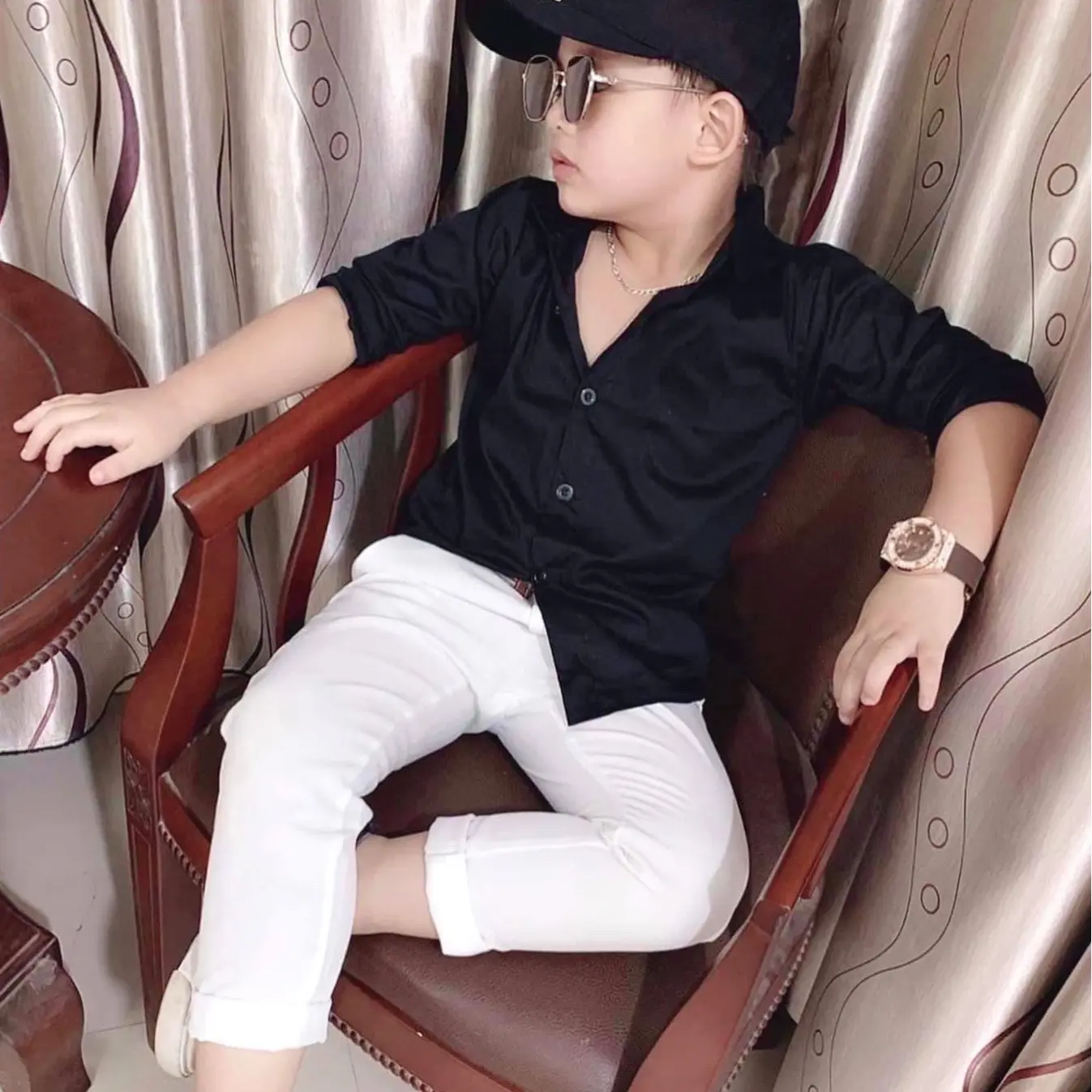 Áo sơmi đen trơn tay dài