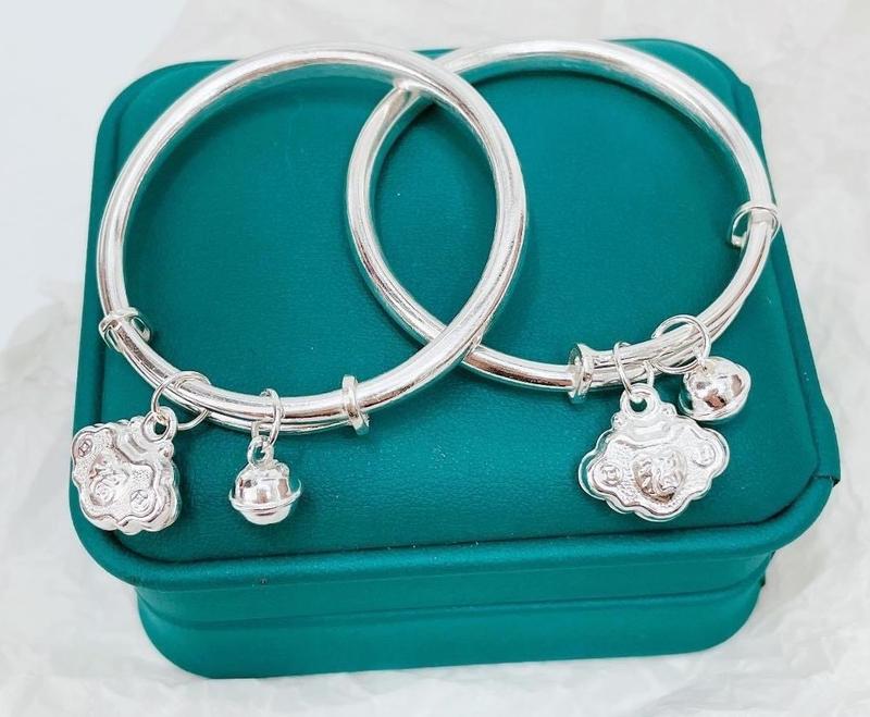 Vòng tay trẻ em 1 charm 1 chuông bạc ta hàng dày dặn đẹp