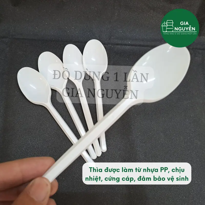 Thìa Nhựa Dài Màu Trắng Cao Cấp Dùng Ăn Chè, Cháo, Súp,... 1