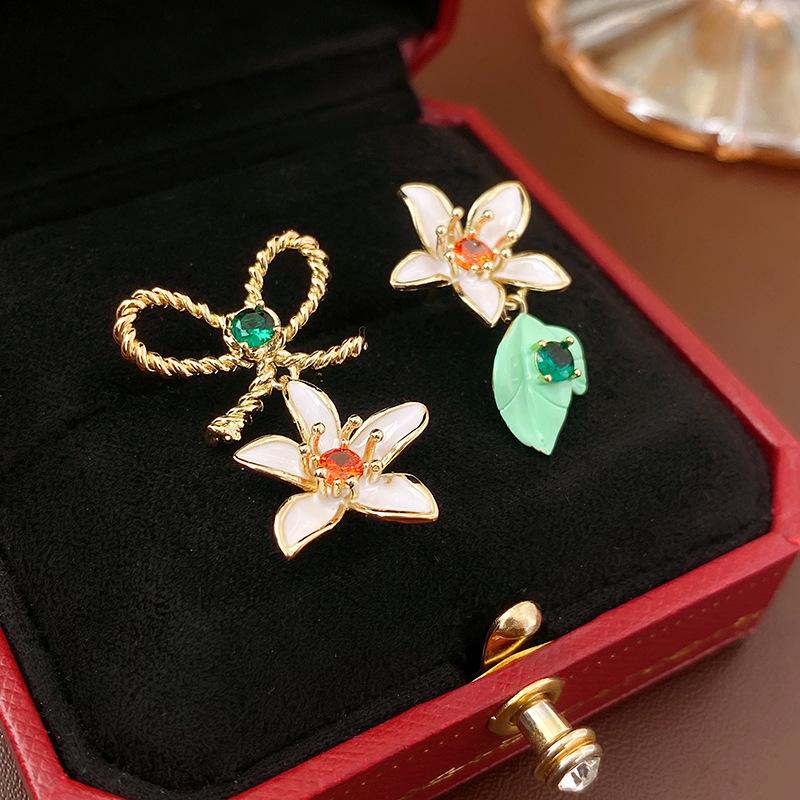 Product Introduction of Real gold electroplated silver needle oil dripping flower earrings, artistic retro fashion earrings, elegant and versatile high-end earrings for women 25