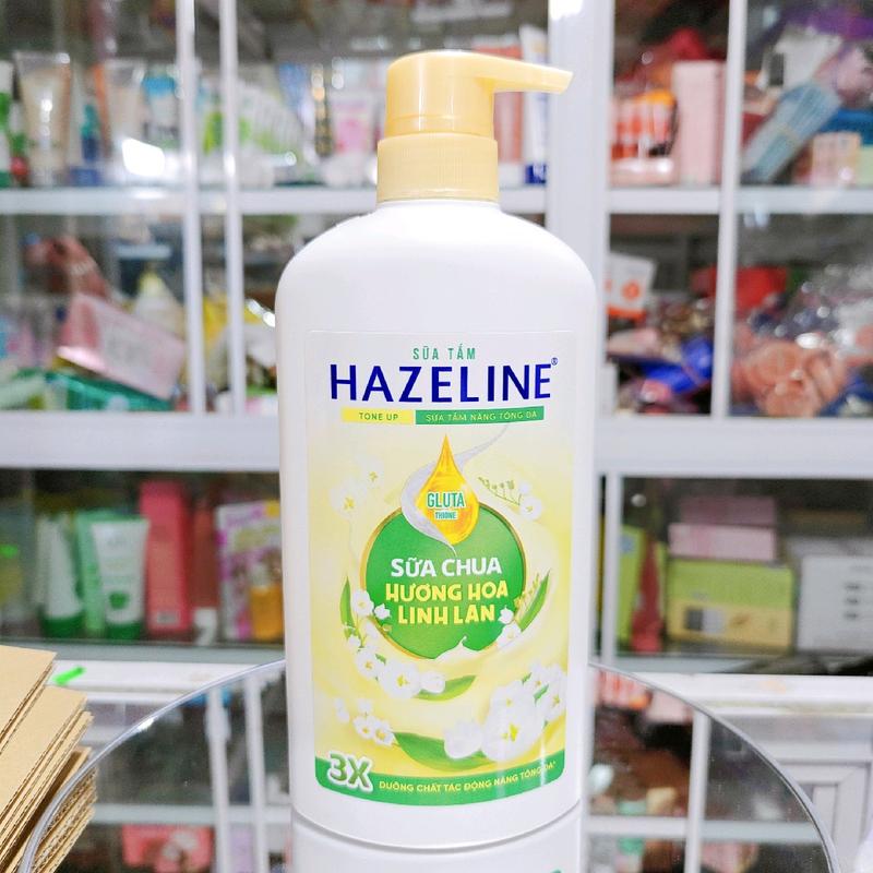 [ kèm bao tay tắm ] Sữa Tắm Nâng Tông Da HAZELINE Sữa Chua Hương Hoa Linh Lan 670g