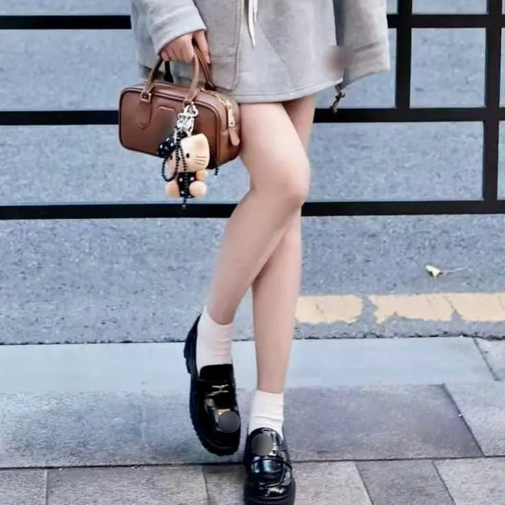 Tất nữ Hàn Xuân Hè gân tăm , mềm mỏng vừa, thoáng khí , thời trang .phù hợp mọi lứa tuổi . 70% cotton , F size , 3 màu cơ bản .Xuất xứ Hàn Quốc ( COMBO 5 ĐÔI )