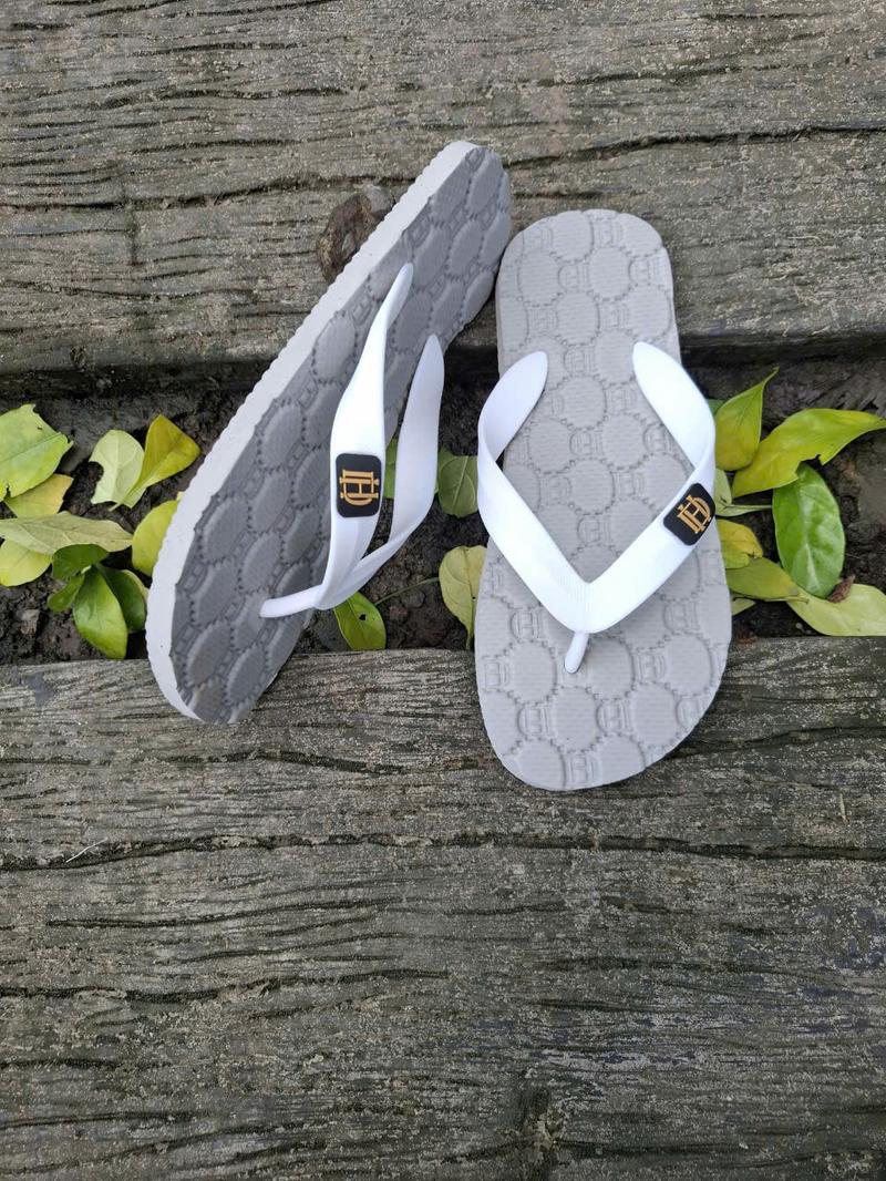 Product Introduction of Dép Kẹp Nam Đế Hoa Văn Cao Su Dẻo Mềm Size 38-43 - Đế Bằng 13