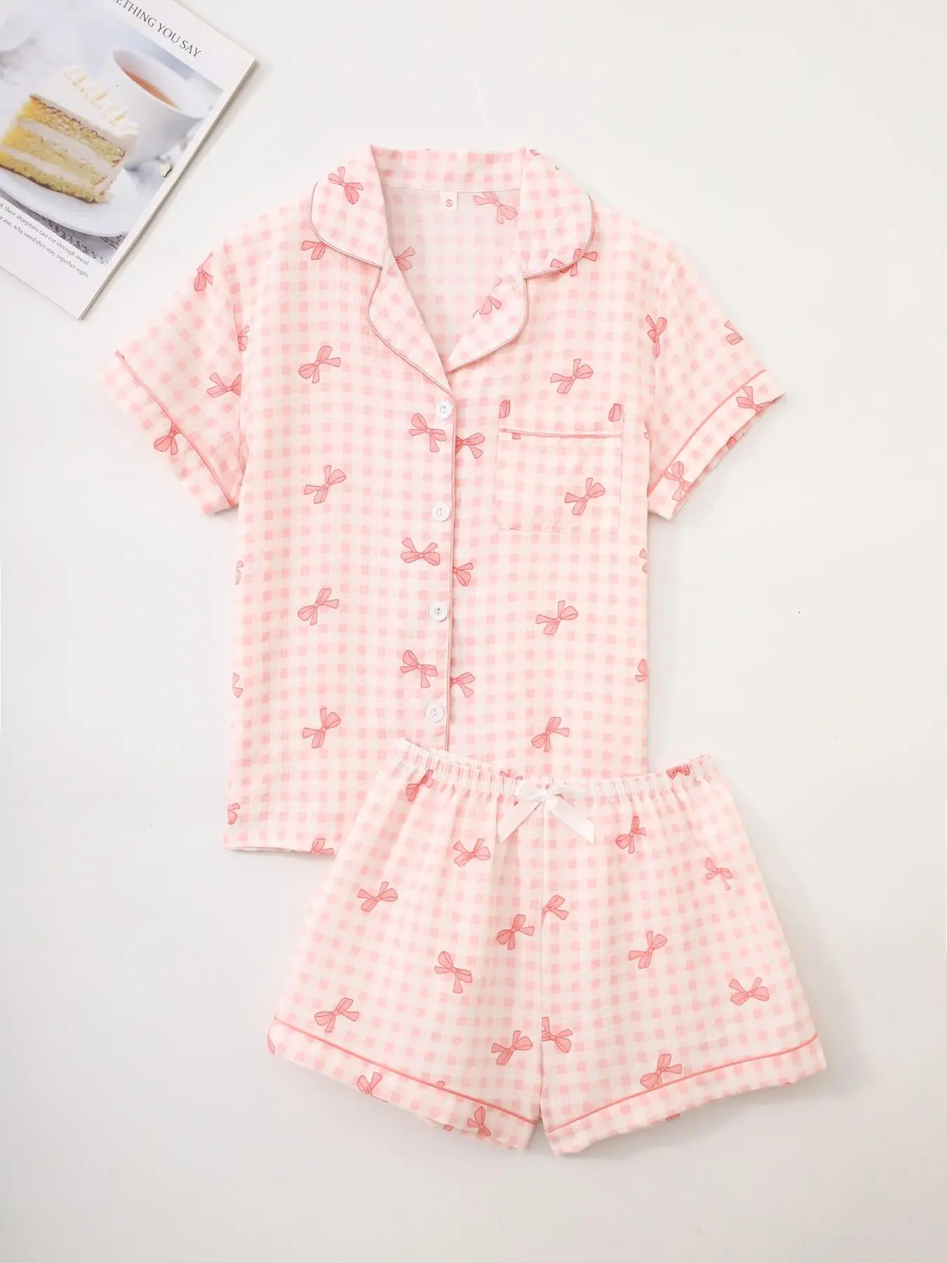 Women's Cartoon Bowknot Print Pajama Two-piece Set, Cute Short Sleeve Lapel Neck Button Up Top & Shorts PJ Set, Women's Sleepwear for Summer, Loungewear