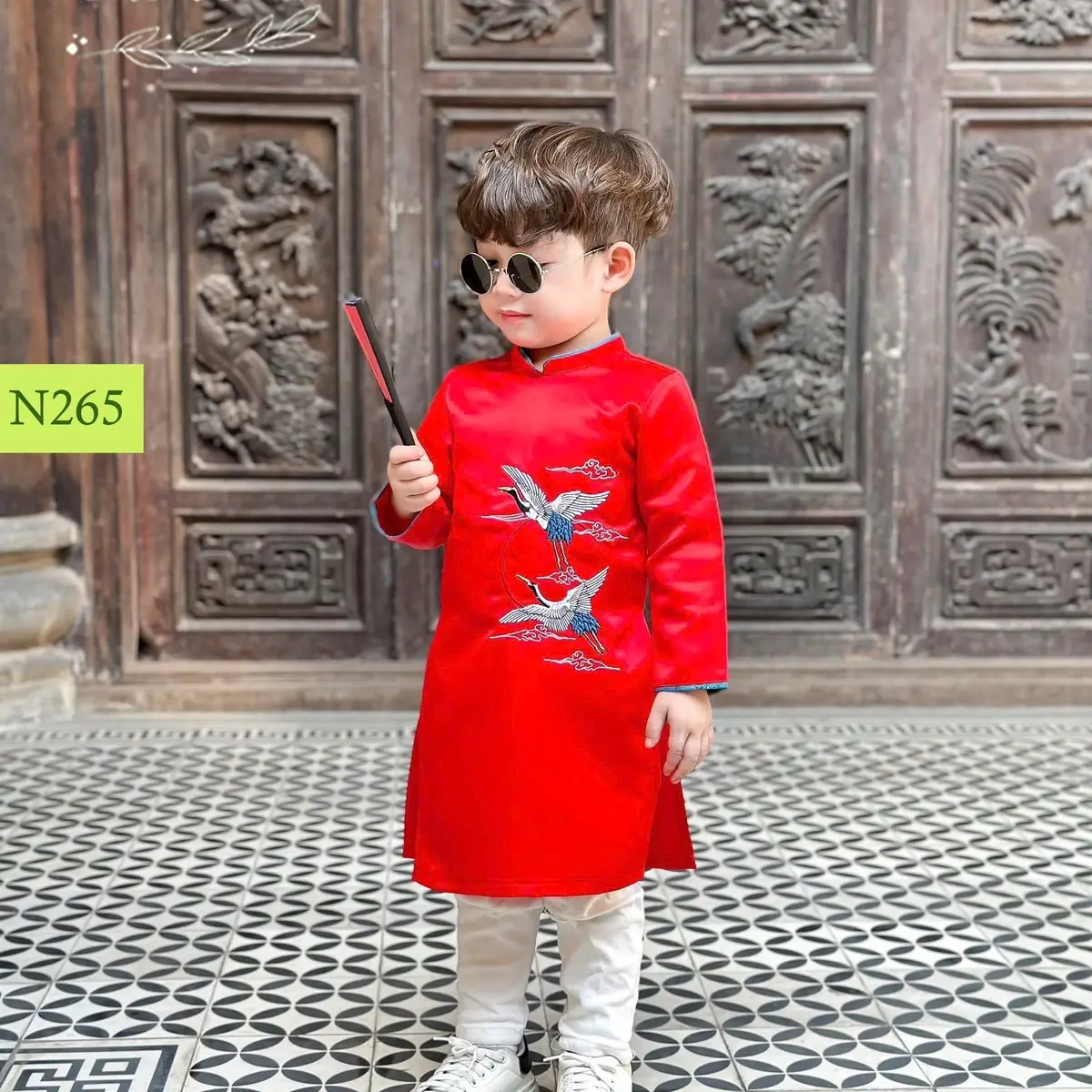 Áo dài đỏ hình hạc cho bé trai hãng Oliriver