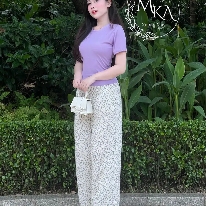 {MKA} Sét Bộ Bông Hoa Nhí Vãi Đủi Quần ống Suông Áo Thun Tăm Lạnh Dễ Thương Nữ Women Ong Top Voi 3