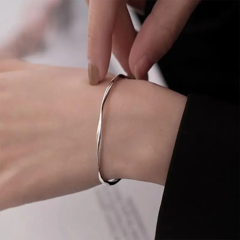 Vòng Tay Nhẫn Mobius, Nữ, Giá Cả Phải Chăng, Thiết Kế Độc Đáo Sang Trọng, Phong Cách Ngầu Thích Hợp Làm Quà Tặng, Vòng Tay Bestie